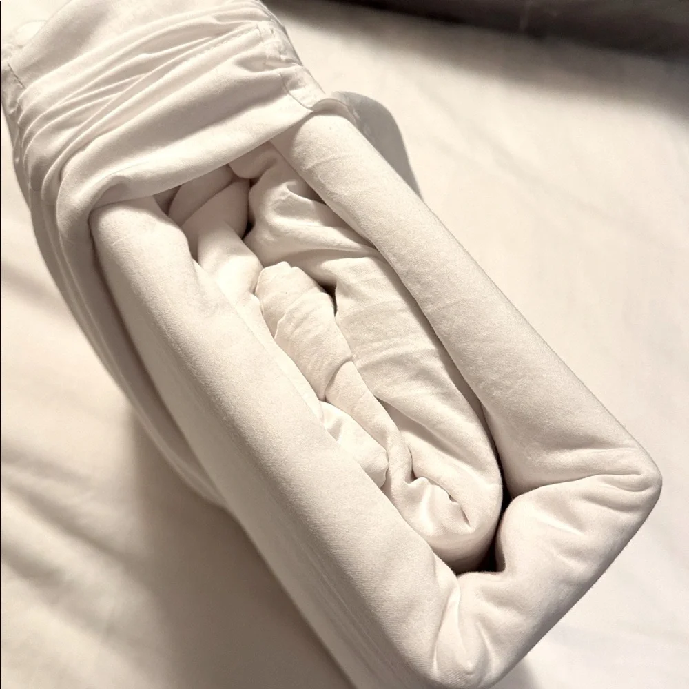 Banana Republic Washed Cotton Sateen Duvet Cover size queen in white